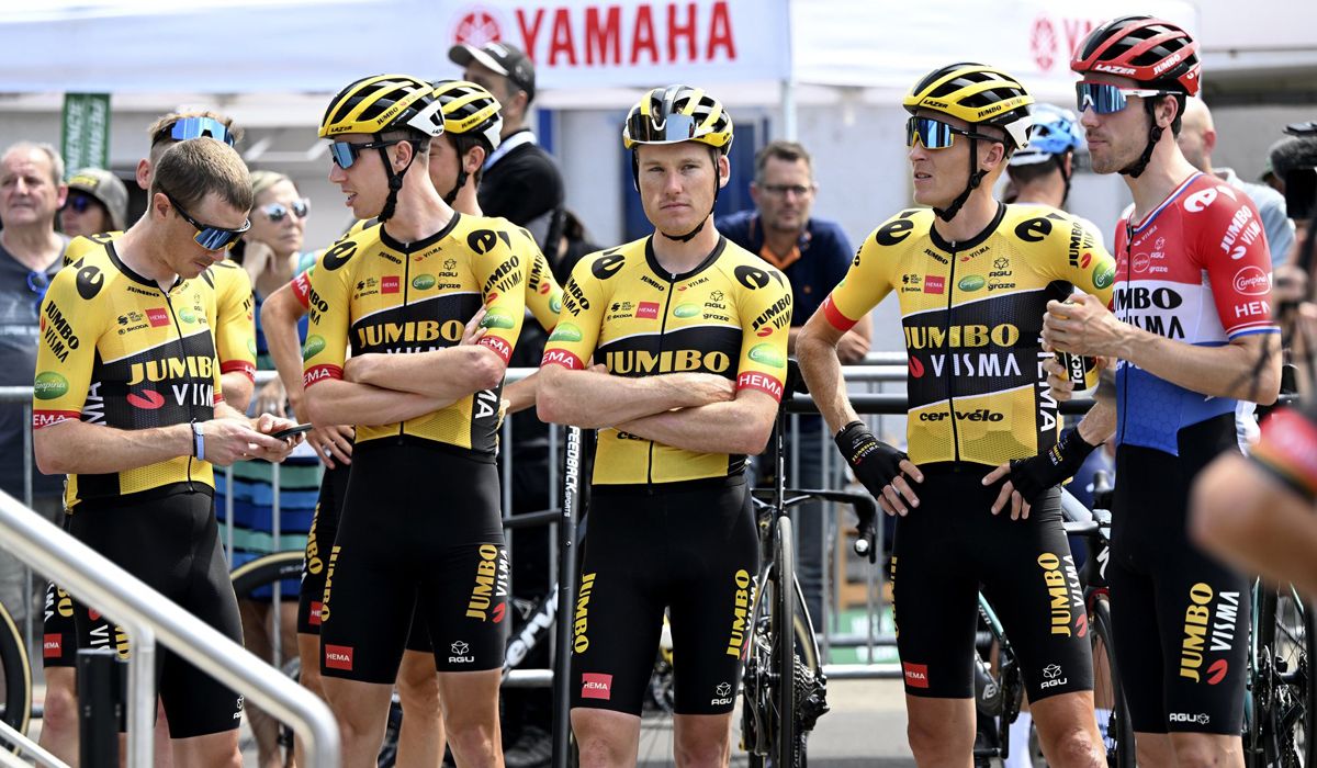Ciclistas del Jumbo Visma antes de la salida de la 4ª etapa de la Vuelta a Suiza
