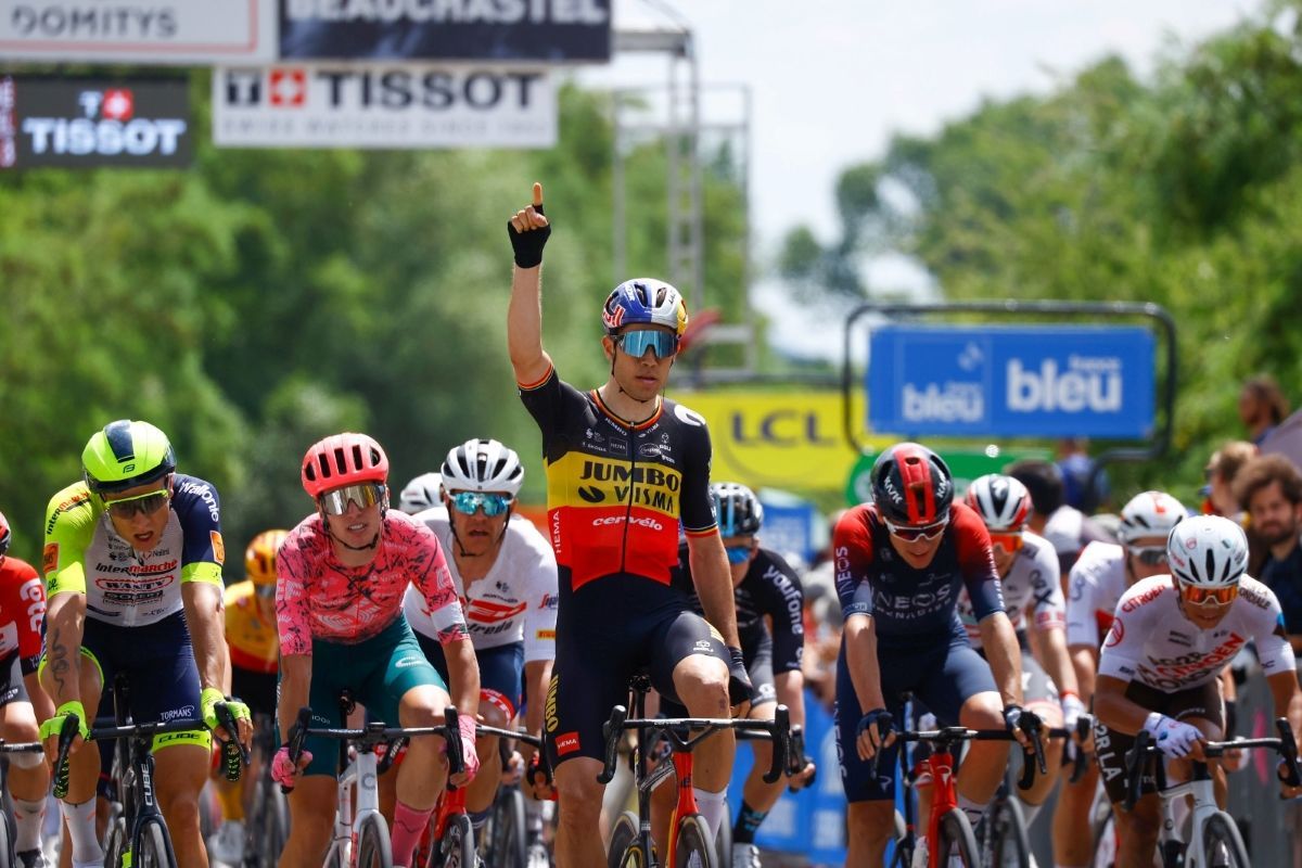 Wout van Aert tras imponerse en la primera etapa del Dauphiné.