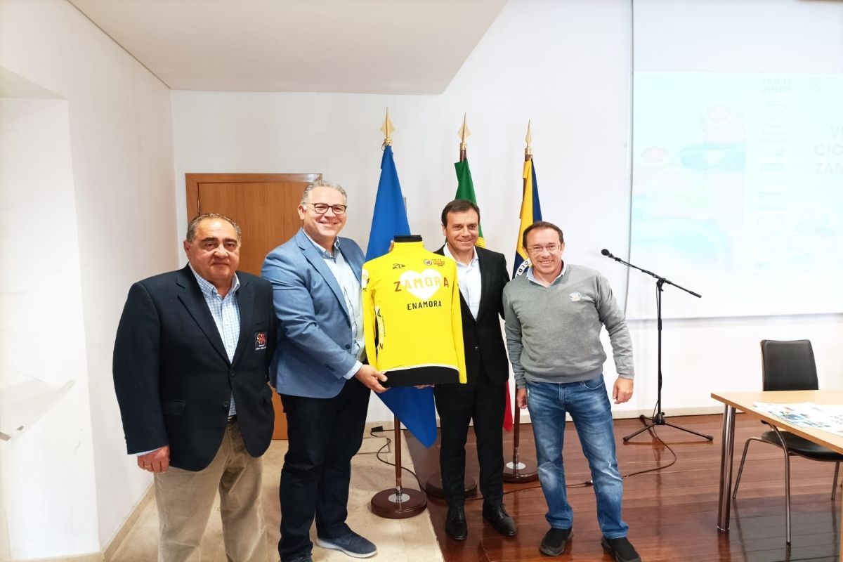 Presentación del maillot de La Vuelta a Zamora 2022.