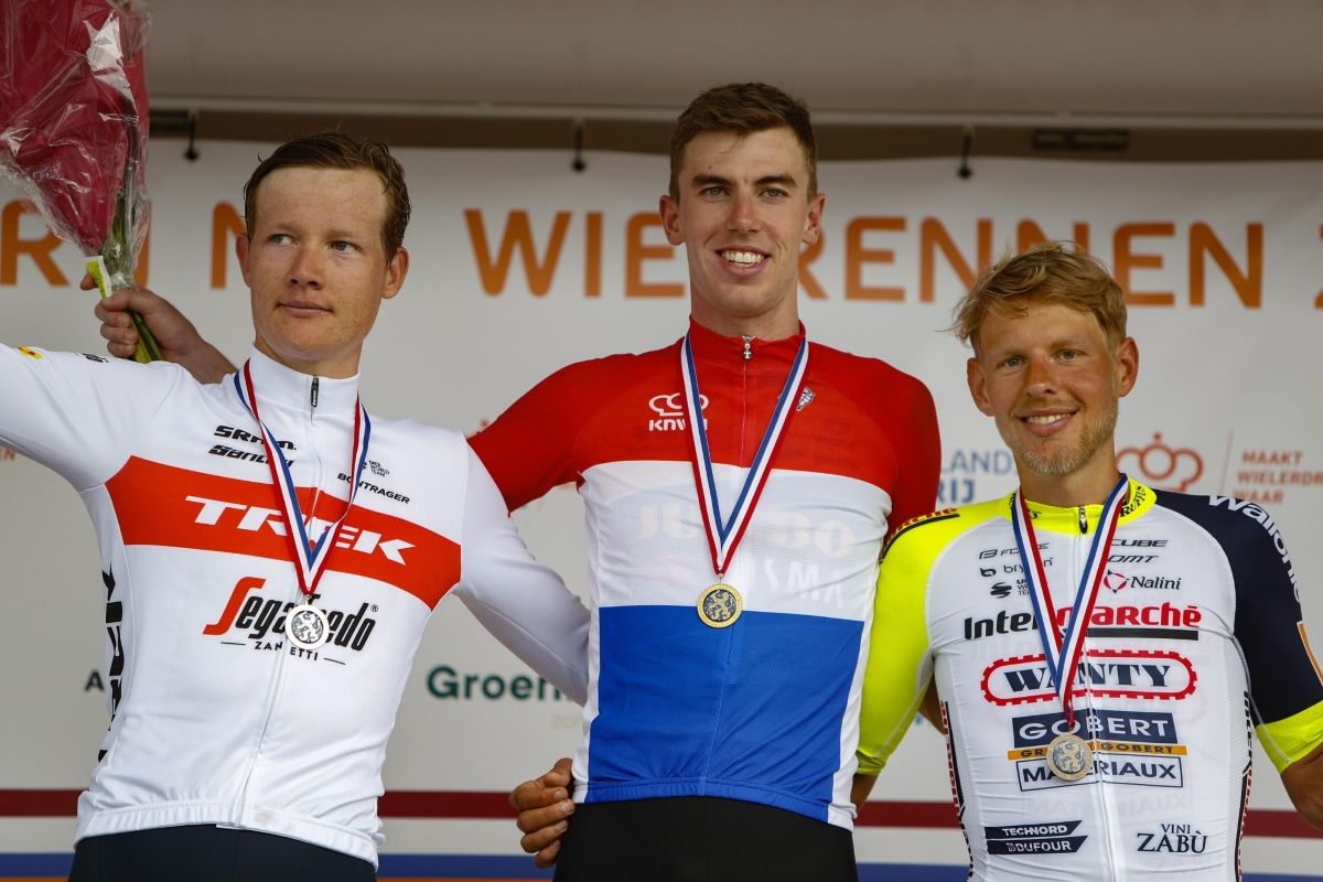 Pascal Eenkhoorn con Daan Hoole y Taco van der Hoorn. 
