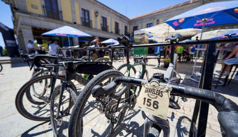 Fiesta en la plaza mayor de Brunete.