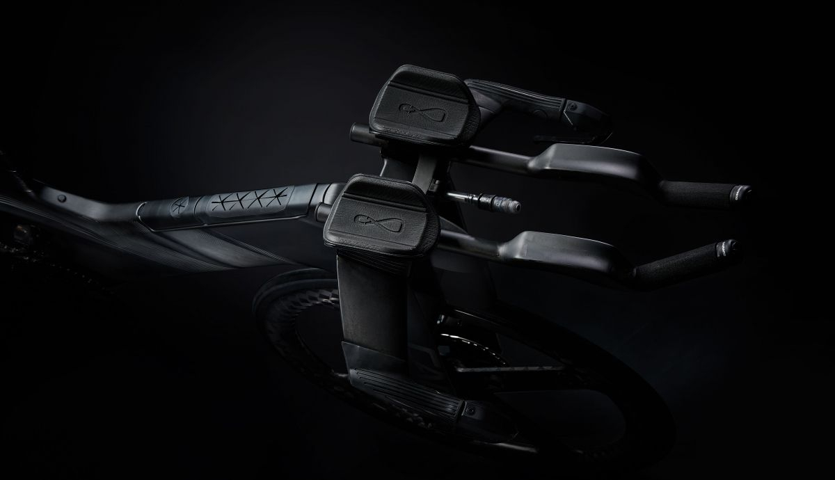 CADEX TRI Frameset Details Cockpit 4 CADEX TRI Frameset Details Cockpit 4