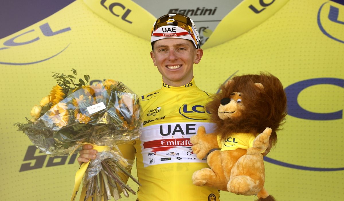 Tadej Pogacar en el podio del Tour tras ser tercero en la etapa de ayer.