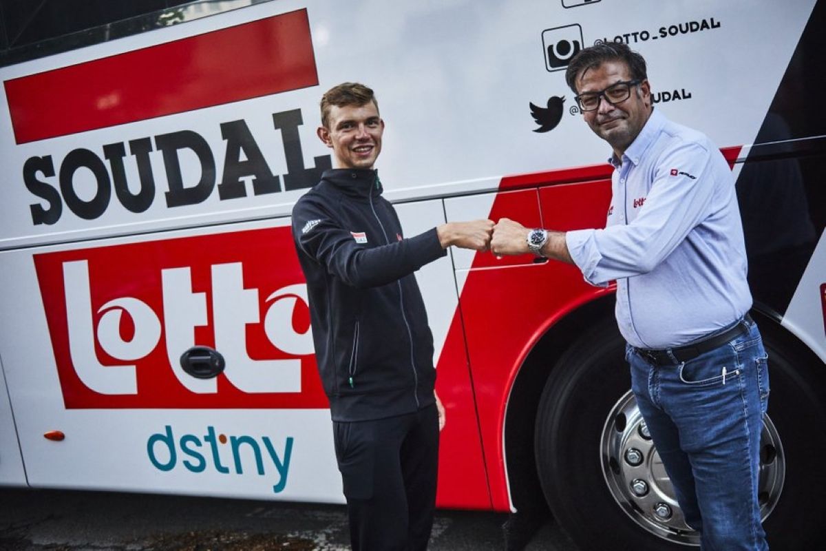 Andreas Kron en la foto del anuncio de su renovación con el Lotto Soudal.