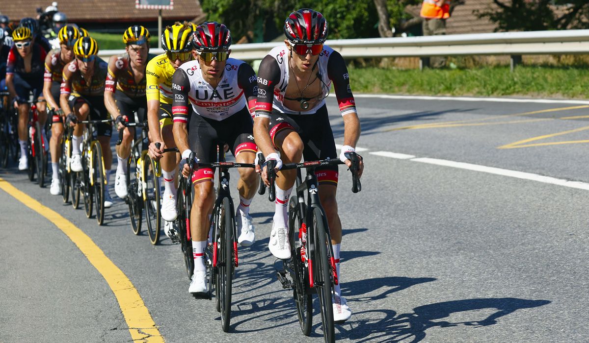 George Bennett, positivo por COVID, abandona el Tour