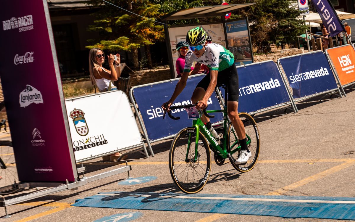 Gabriel Rodas ganó la prueba masculina.