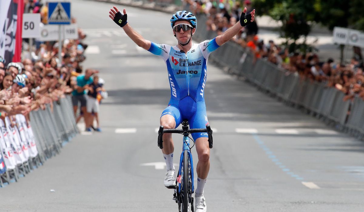 Simon Yates se impone en solitario en la Clásica de Ordizia