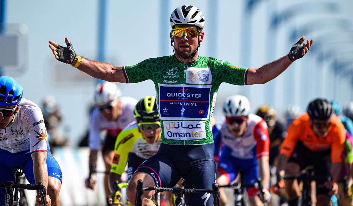 Cavendish celebra una victoria en el Tour de Omán.