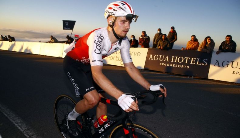 El corredor durante una ascensión en la Volta ao Algarve 22'. El corredor durante una ascensión en la Volta ao Algarve 22'.