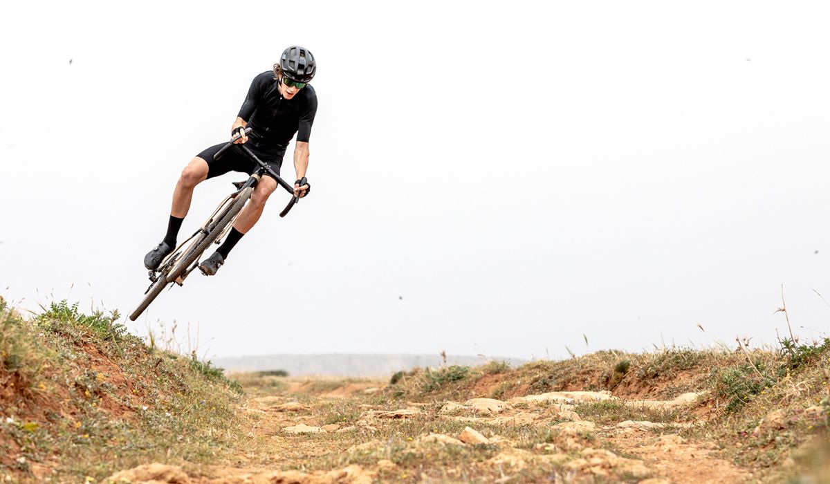 Pinarello presenta Grevil F, su bicicleta aero de gravel