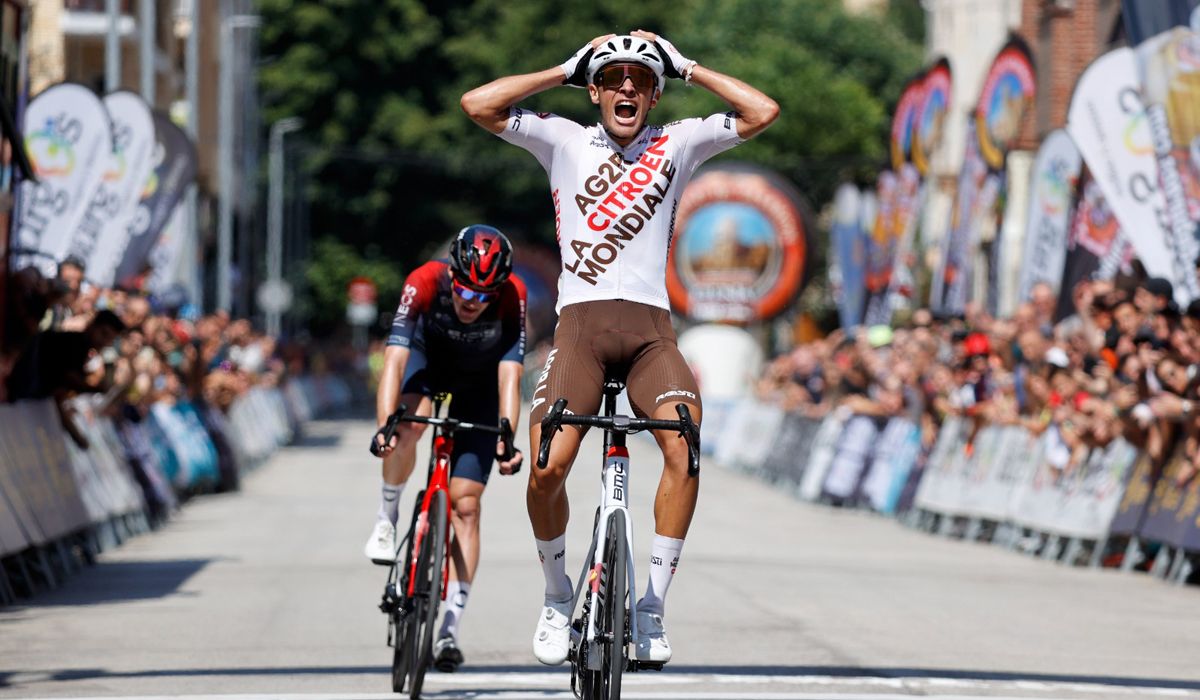 El joven Bastien Tronchon, sorprendente vencedor en Villarcayo. Foto Luis Ángel Gómez (Sprint Cycling Agency)