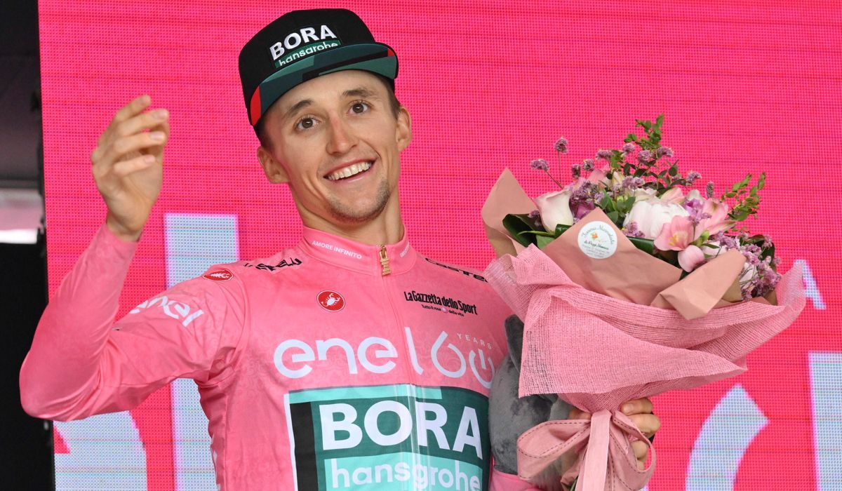 Jai Hindley en el podio del pasado Giro de Italia.
