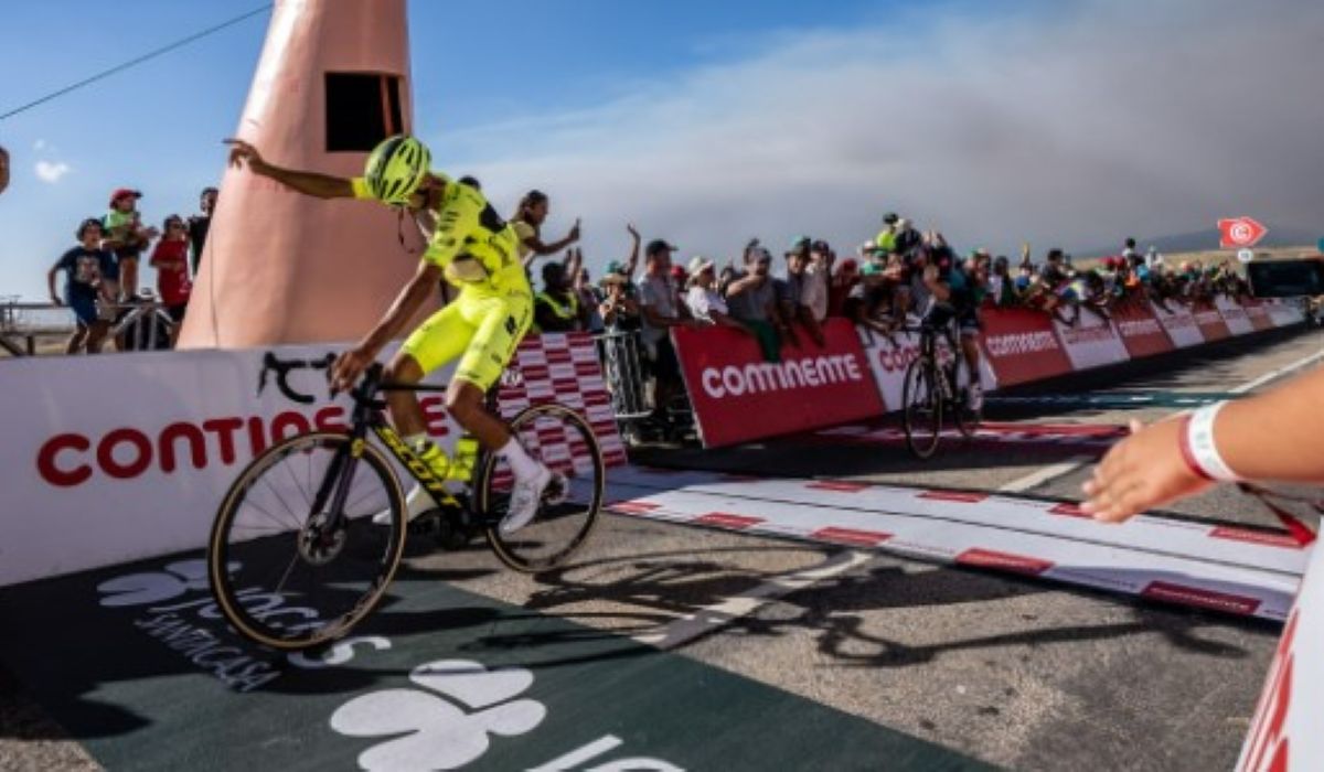 Mauricio Moreira en la meta de Alto da Torre.