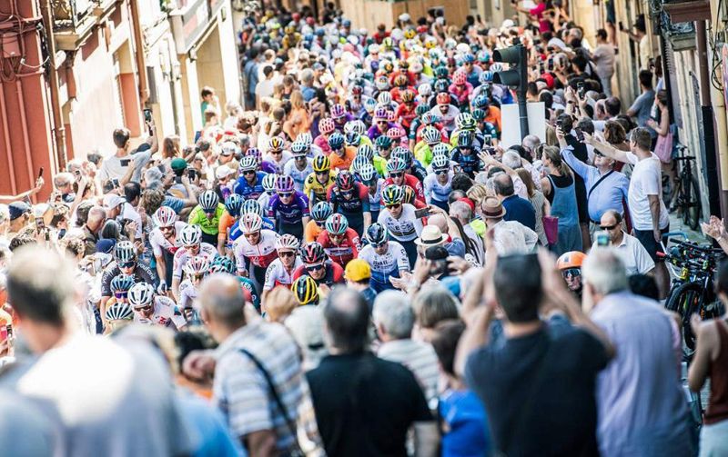 Imagen de la multitudinaria salida desde Irún Imagen de la multitudinaria salida desde Irún