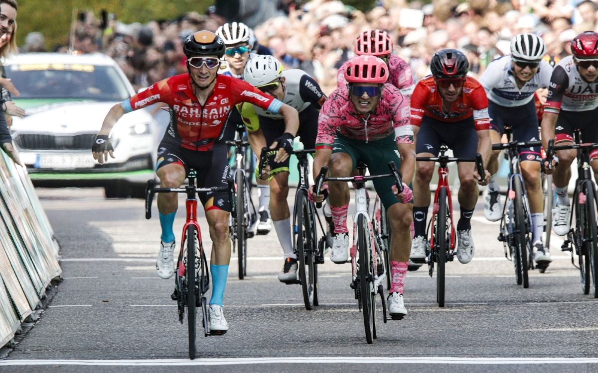 Pello Bilbao celebrando la consecución de la etapa final del Tour de Alemania.