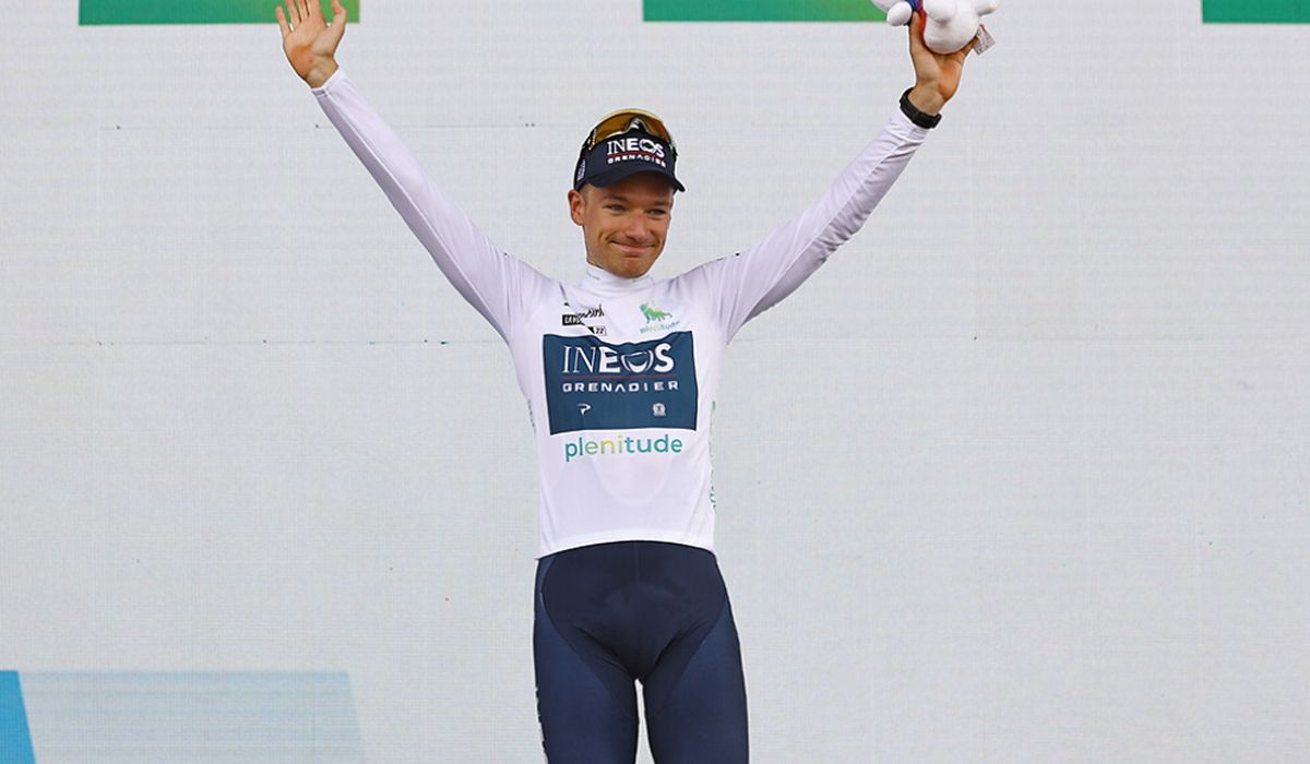Ethan Hayter con el maillot blanco de mejor joven que lució en las primeras etapas de La Vuelta