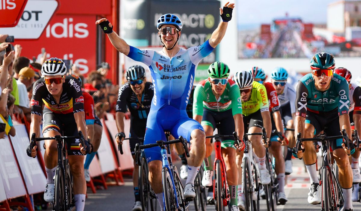 Kaden Groves se impone al sprint en Cabo de Gata. Foto Luis Ángel Gómez Sprint Cycling Agency
