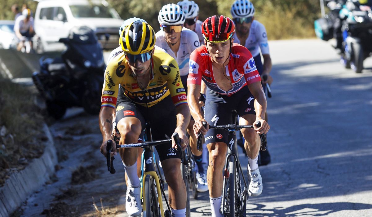 Roglic, Evenepoel y Enric Mas en la subida al Alto de la Hoya de la Mora (Sierra Nevada)