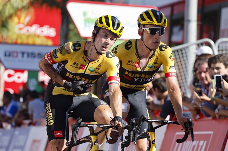 Primoz Roglic abandona La Vuelta como consecuencia de su caída de ayer