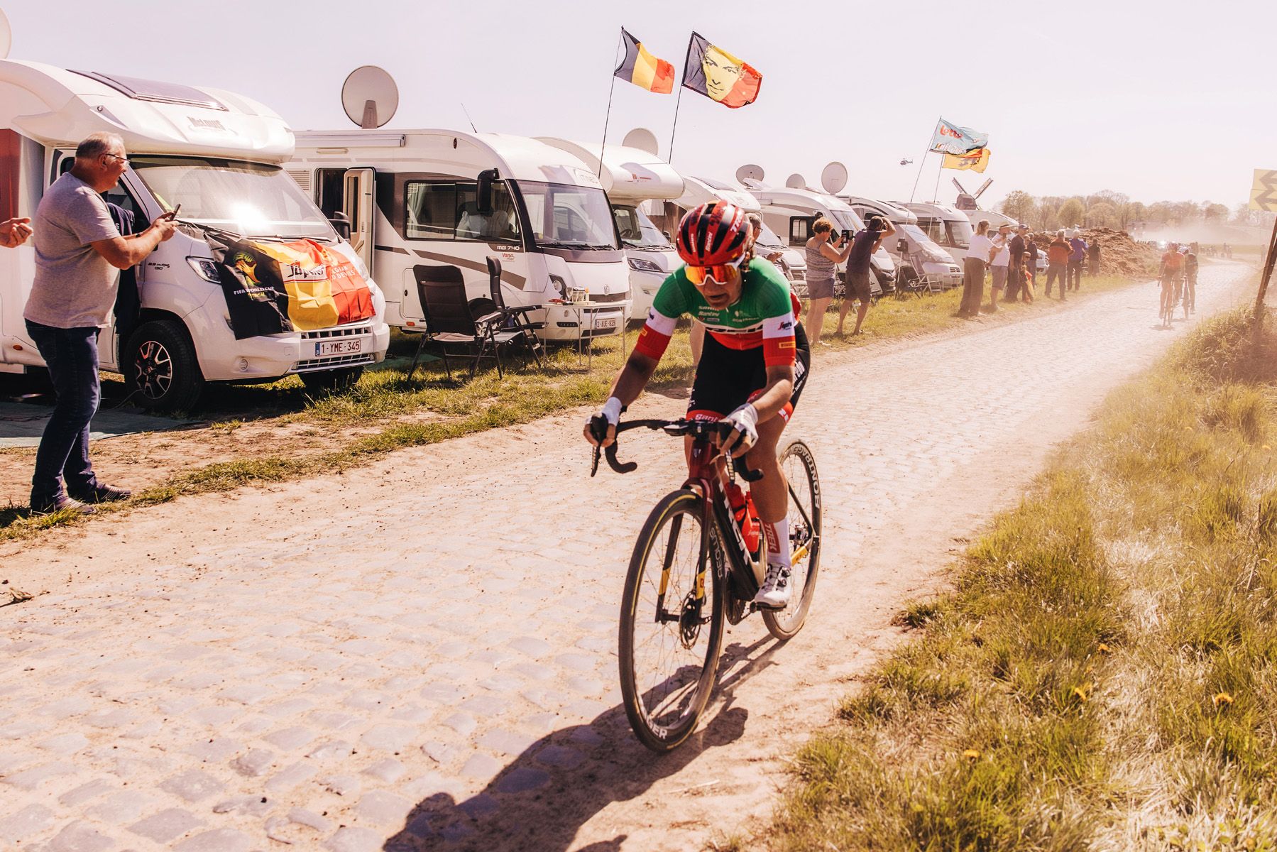 Elisa Longo volando sobre los adoquines de la Paris Roubaix sobre la nueva Domane Elisa Longo volando sobre los adoquines de la Paris Roubaix sobre la nueva Domane