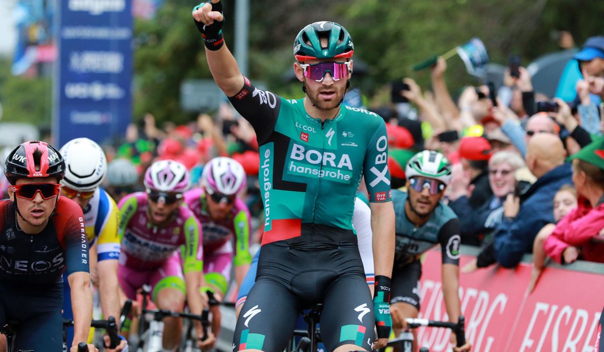 Jordi Meeus gana al sprint y Gonzalo Serrano mantiene el liderato