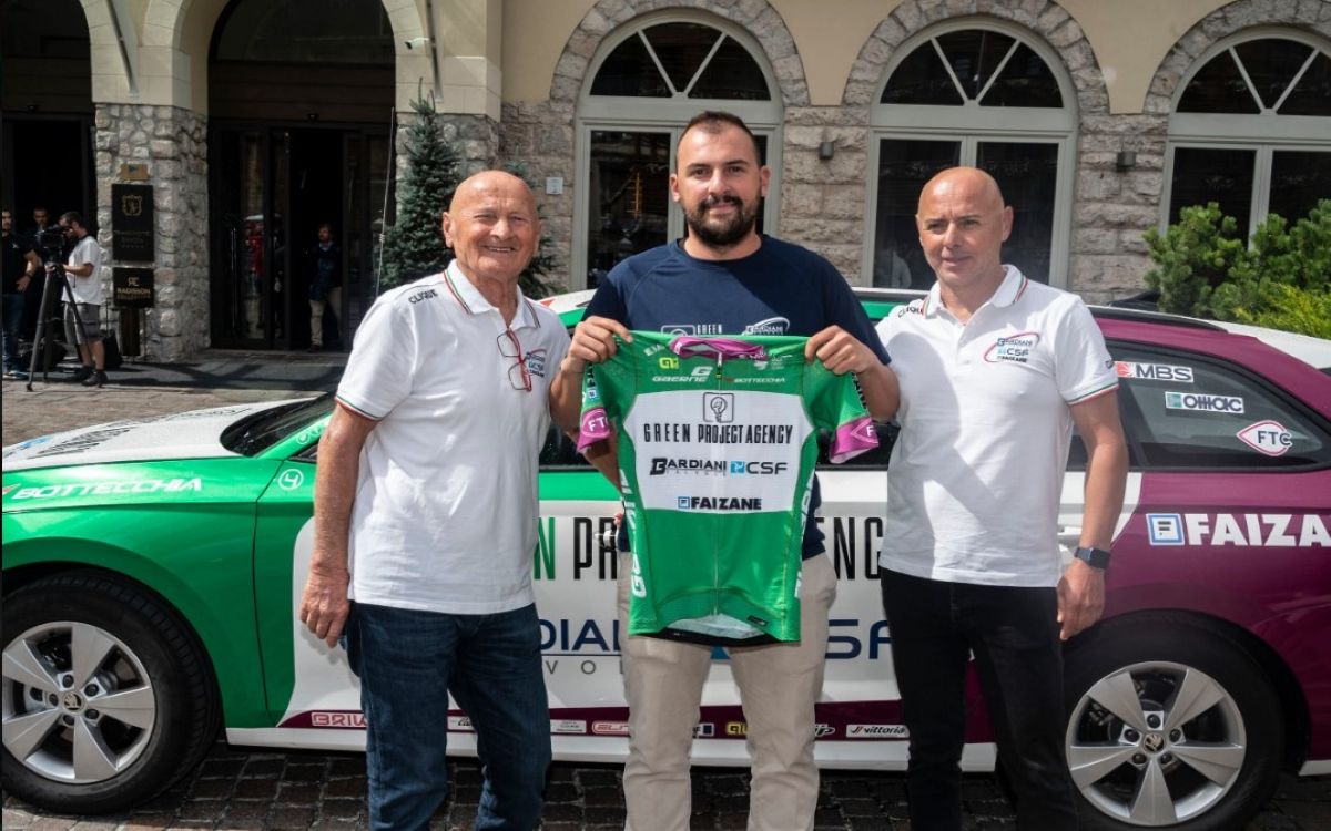 Anuncio del nuevo patrocinio del conjunto Bardiani CSF Faizanè. 