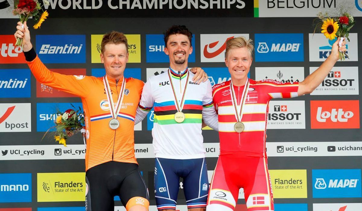 Podio del pasado Mundial en ruta, con Alaphilippe, Van Baarle y Valgren