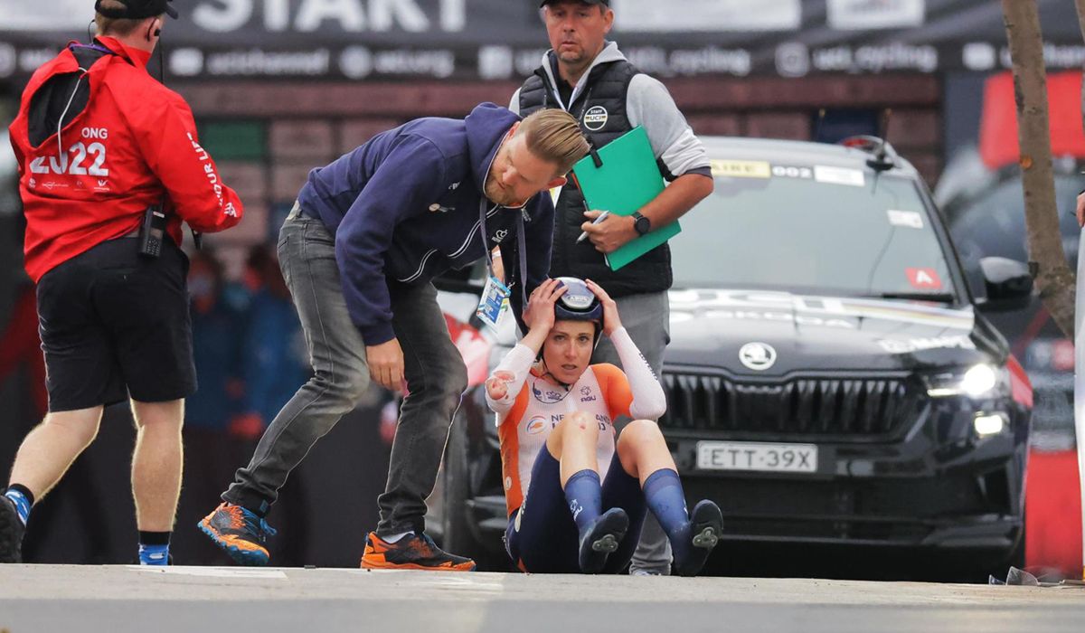 Annemiek van Vleuten sufre una pequeña fractura en el codo y es duda para la carrera en línea del Mundial
