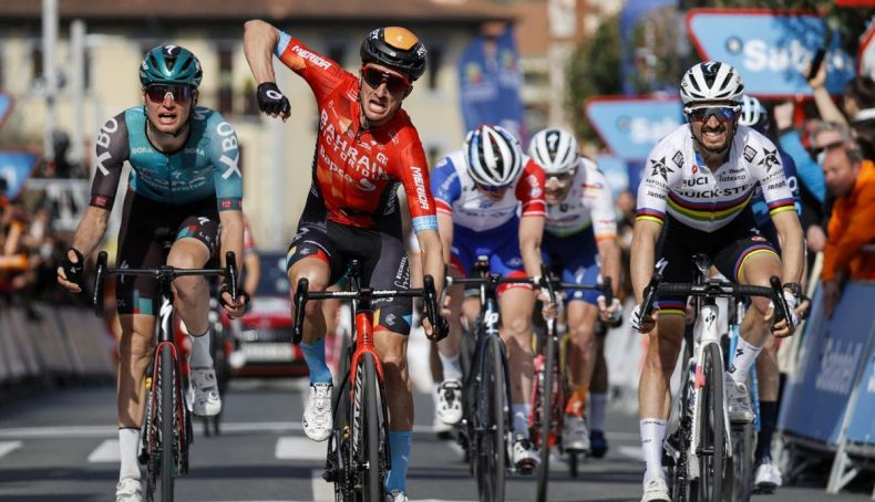pello bilbao sorprende a alaphilippe y se lleva una victoria de prestigio en amurrio