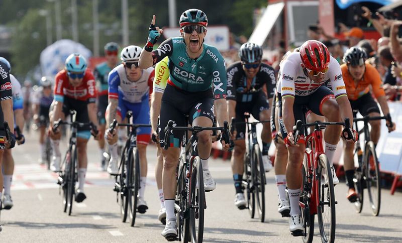 Sam Bennett (Specialized) Sam Bennett (Specialized)