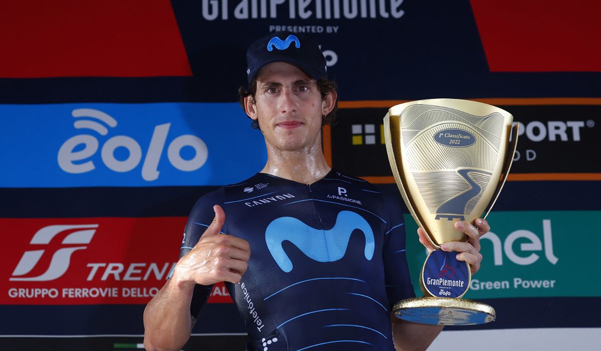 Iván García Cortina, en el podio como ganador del Gran Piemonte 