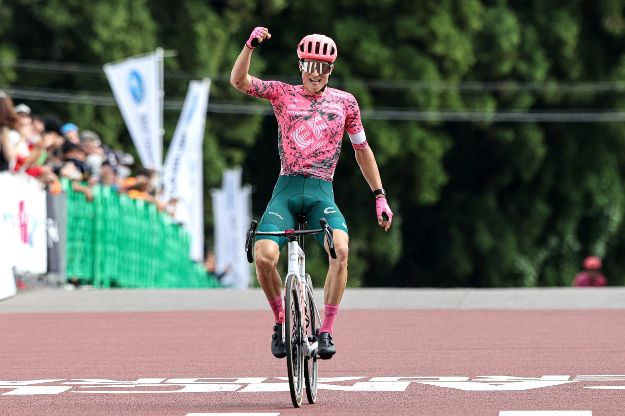 Neilson Powless se impone en la Japan Cup Cycle Road.