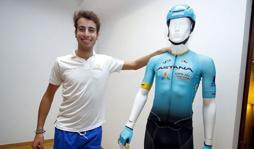 Astana y Dimension Data presentan su nueva imagen