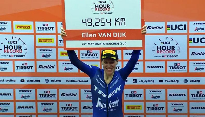 ellen van dijk bate el record de la hora femenino