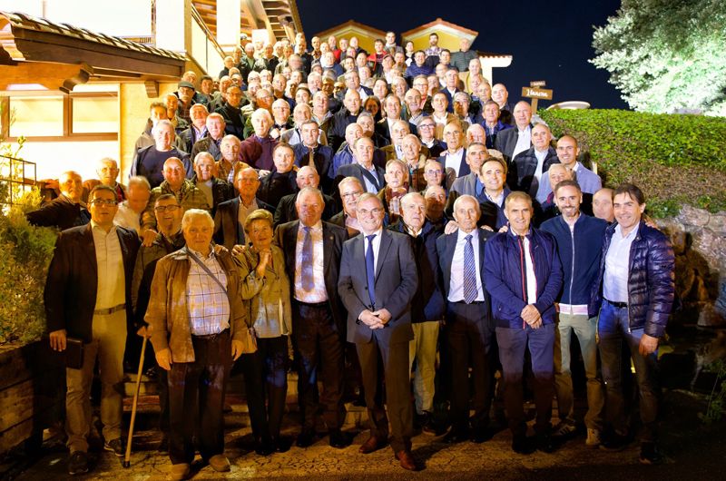 Foto de familia tras la gala de la Asociación de Ex Ciclistas Asturianos Foto de familia tras la gala de la Asociación de Ex Ciclistas Asturianos