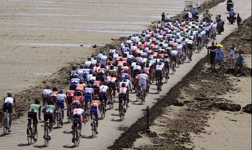 Breves: El Tour de Francia partirá en 2018 de La Vendée, Wiggins se rompe la pierna en un programa de TV...