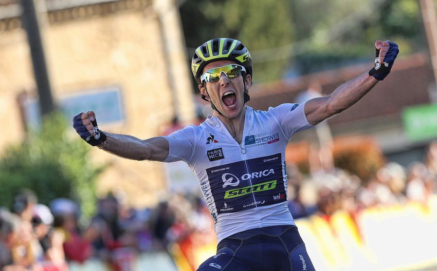 Simon Yates acompañará a Chaves en el Tour