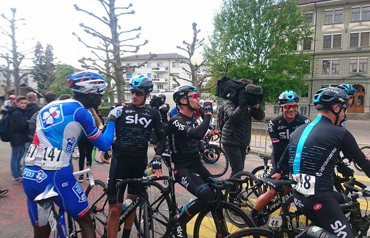 Moscon, suspendido seis semanas por insultos racistas a Kevin Reza