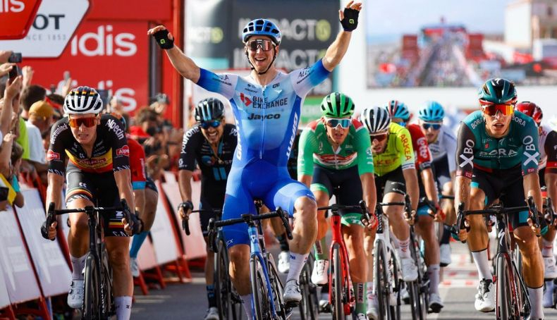 kaden groves se impone al sprint en cabo de gata foto luis angel gomez sprint cycling agency kaden groves se impone al sprint en cabo de gata foto luis angel gomez sprint cycling agency