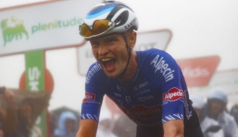 jay vine tras estrenar su palmares profesional en la cima del pico jano en la pasada vuelta a espana jay vine tras estrenar su palmares profesional en la cima del pico jano en la pasada vuelta a espana