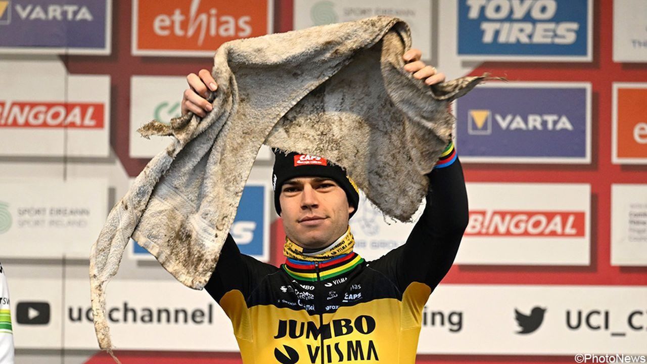 [VÍDEO] Ni un trapo enredado en el cambio impide la victoria de Van Aert en Dublín.