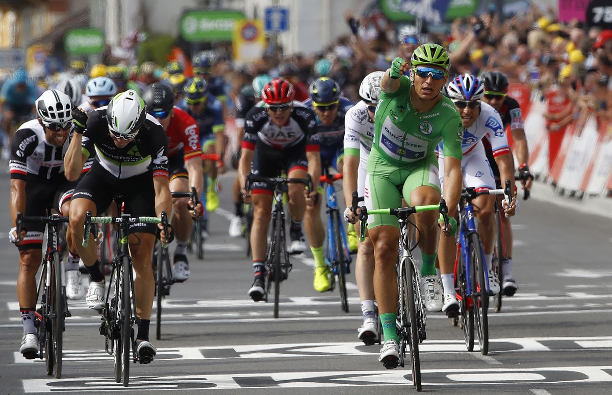 Kittel continúa ganando y Contador vuelve a caer