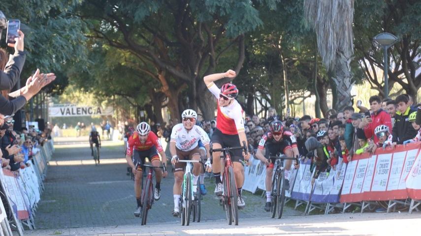 Gonzalo Inguanzo y Lucía González despiden con victoria en Valencia la Copa de España de Ciclocross.