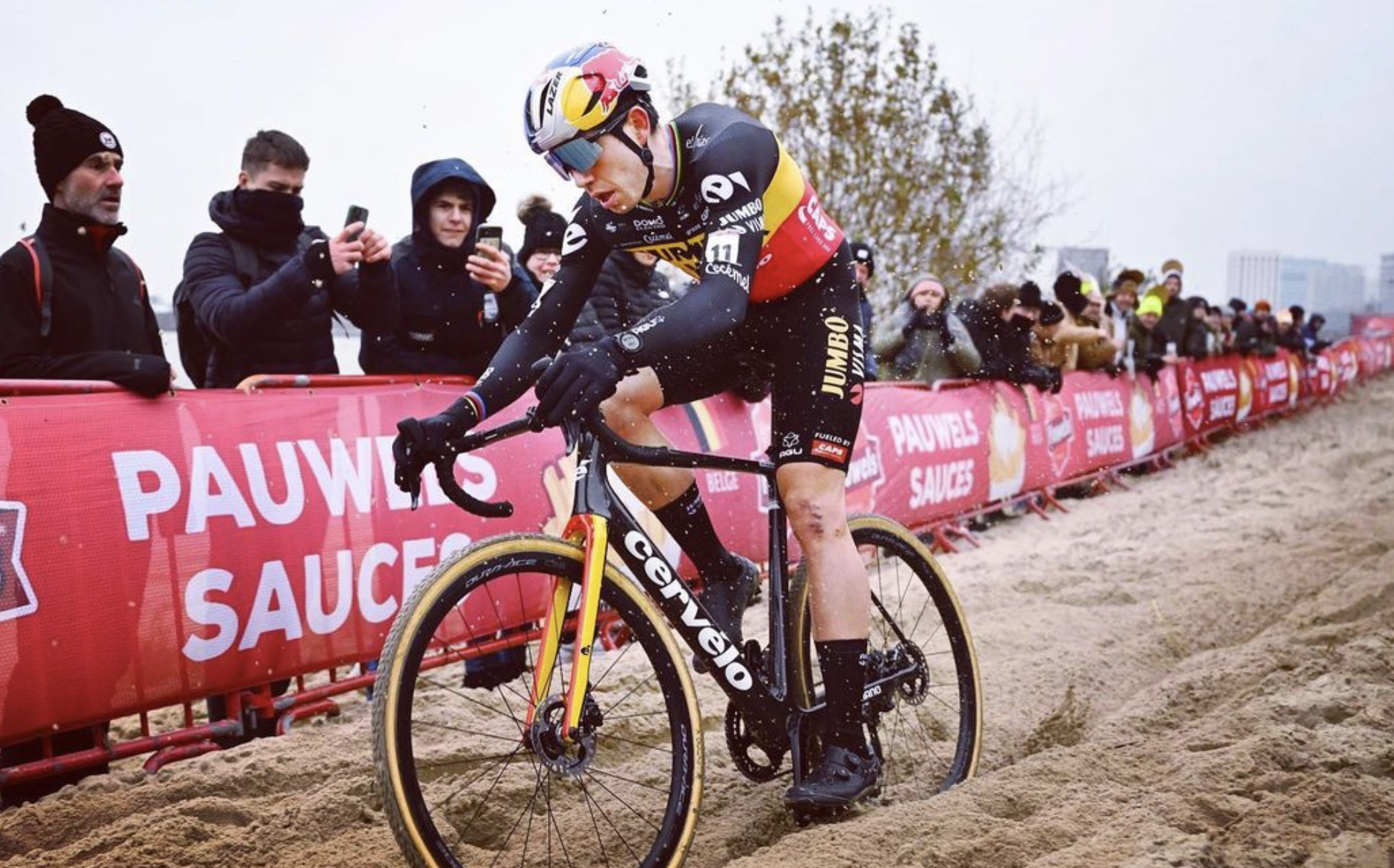 Wout van Aer y Marianne Vos competirán en la Copa del Mundo de Benidorm en enero.