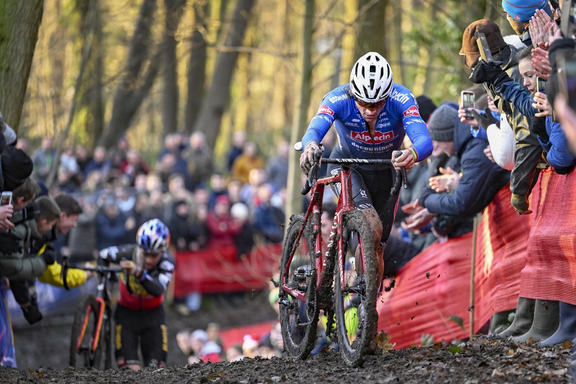 Mathieu van der Poel se cobra la revancha en Gavere y se impone a Wout van Aert y Tom Pidcock.
