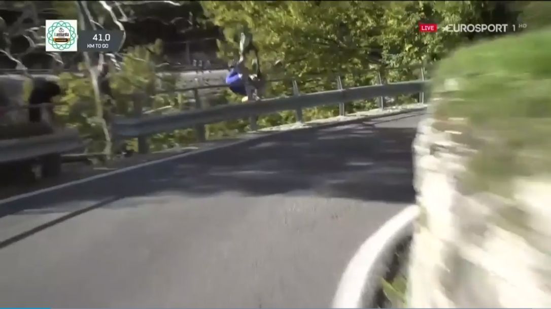 De Plus no sufre lesiones graves tras su escalofriante caída (Vídeo)