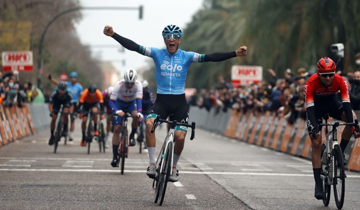 Giovanni Lonardi, del EOLO-Kometa, celebrando su victoria en la pasada edición de la Clàssica Comunitat Valenciana