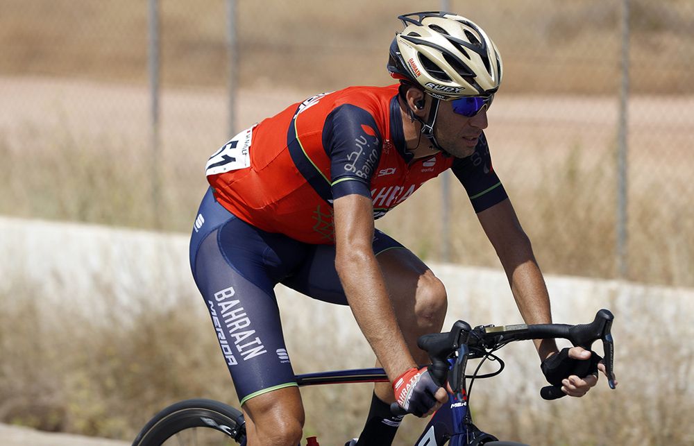 Nibali sufre "dolor en las costillas y abrasiones"; De la Cruz abandona