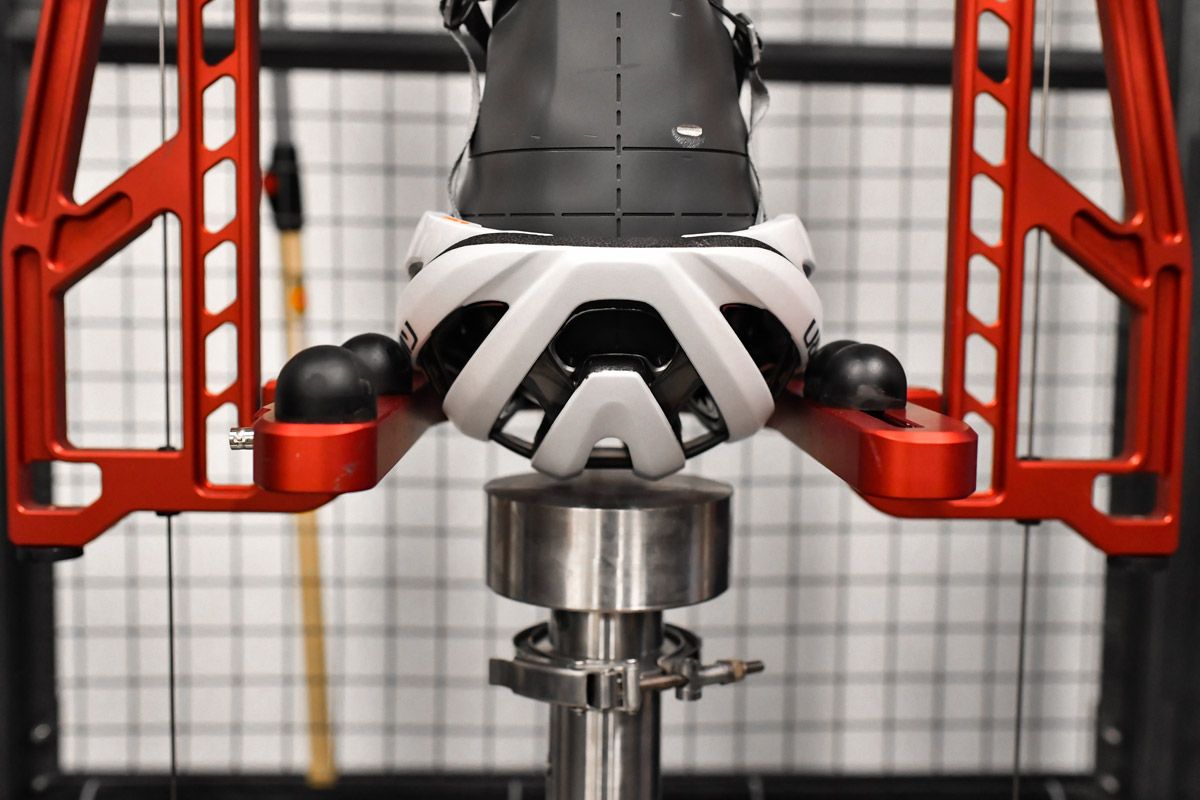 Giro presenta el nuevo casco Aries Spherical para XC detalle 1