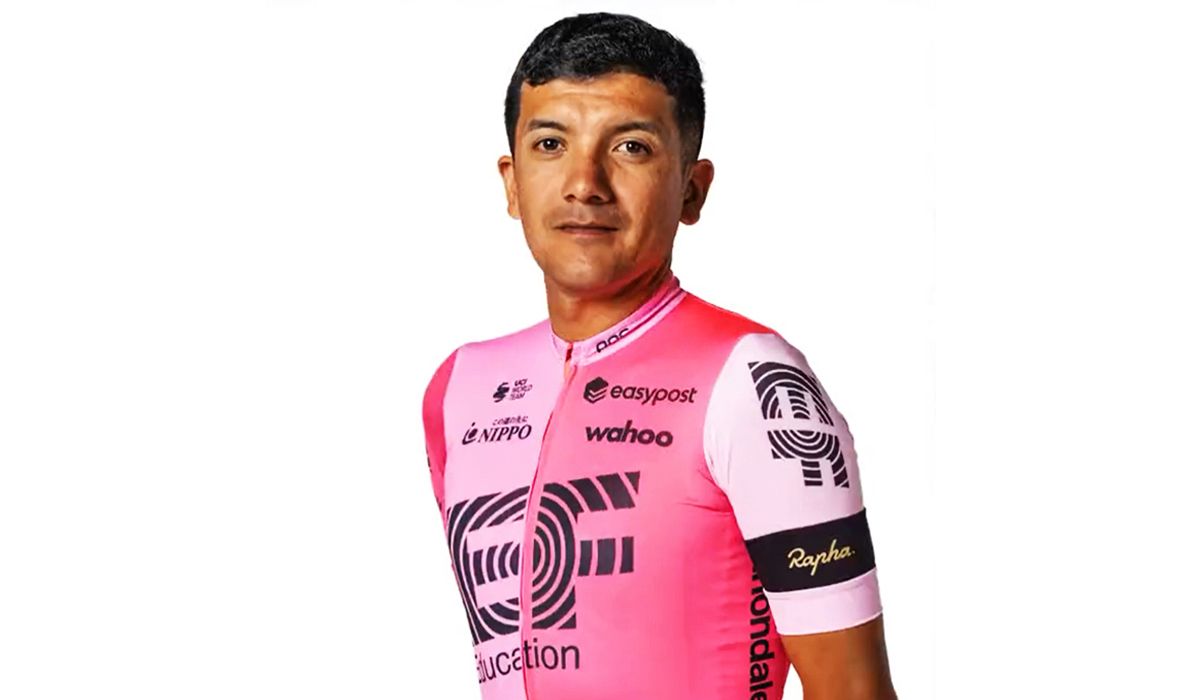 Richard Carapaz luciendo el maillot del EF Education-EasyPost 2023